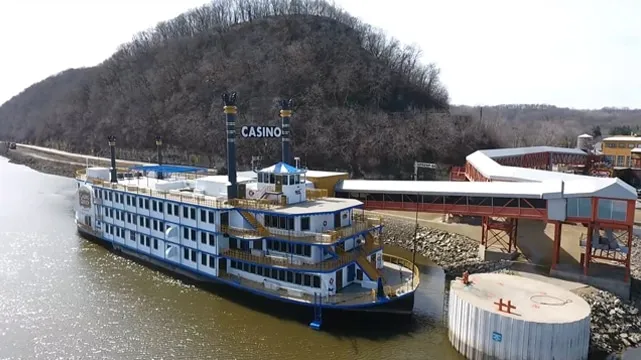 Casino Queen Marquette